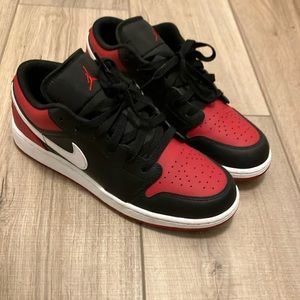 These are Nike  air Jordan 1 Low size U.S 6 Youth (Great condition)